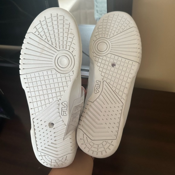 Women’s Size 7 White and Silver Fitness 89 Low Sneakers / Shoes - Picture 3 of 5